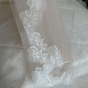 Bel Aire Bridal Veils V7209 Fingertip Cut Edge w/ Chantilly Lace BLUSH
